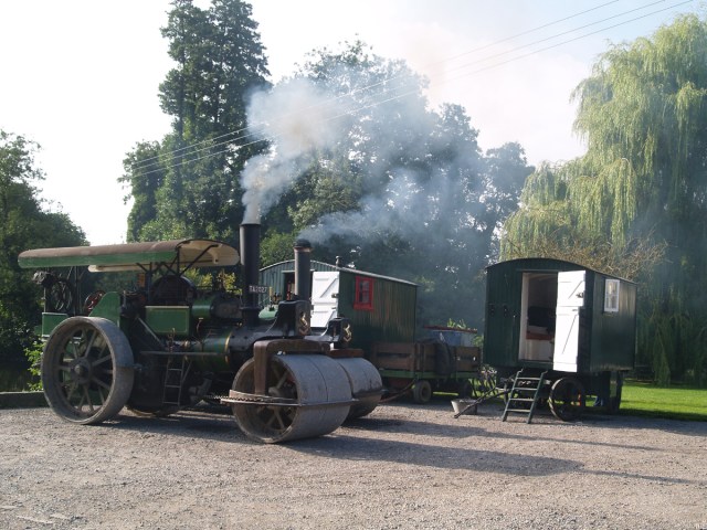 The overnight stop by the Avon at Middle Woodford photo copyright David Hargreave